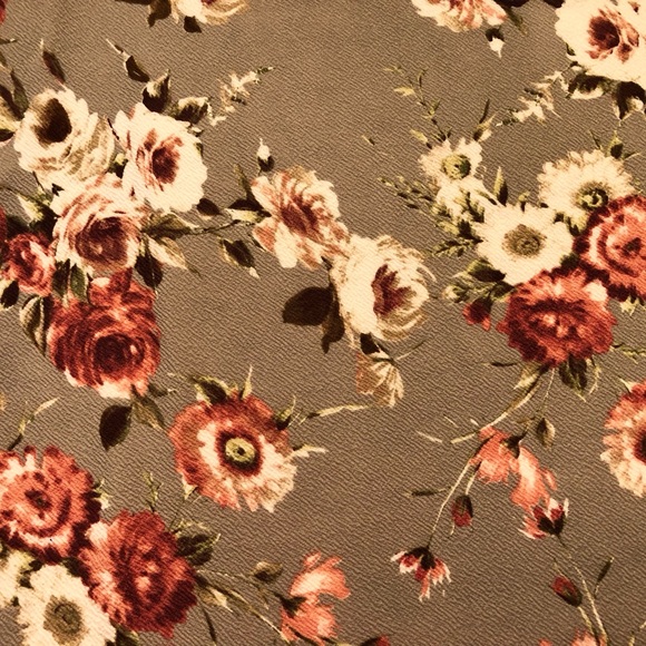 Floral Green Envelope Top - Picture 2 of 4